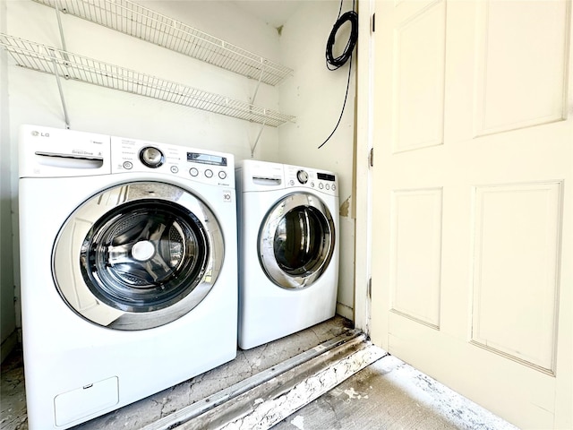 laundry room with washing machine and dryer