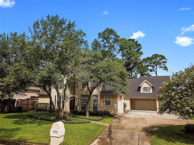 view of front of house featuring a front lawn