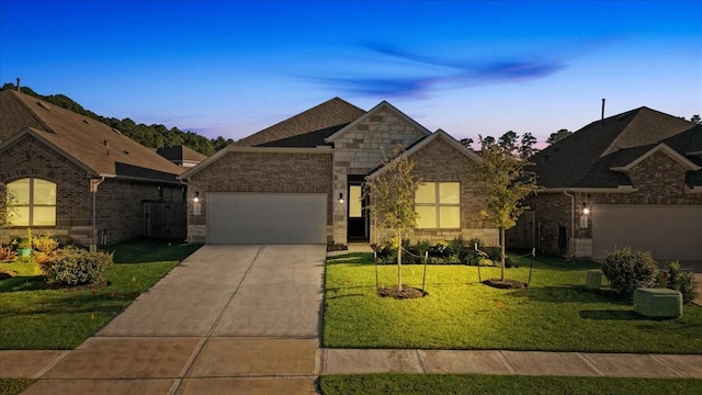 view of front of house featuring a lawn and a garage