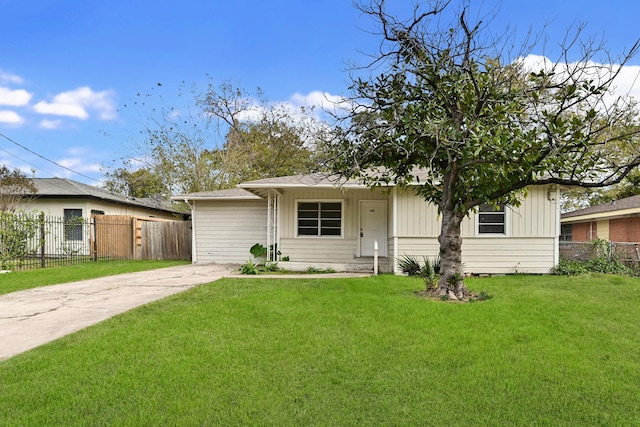 ranch-style house with a front yard