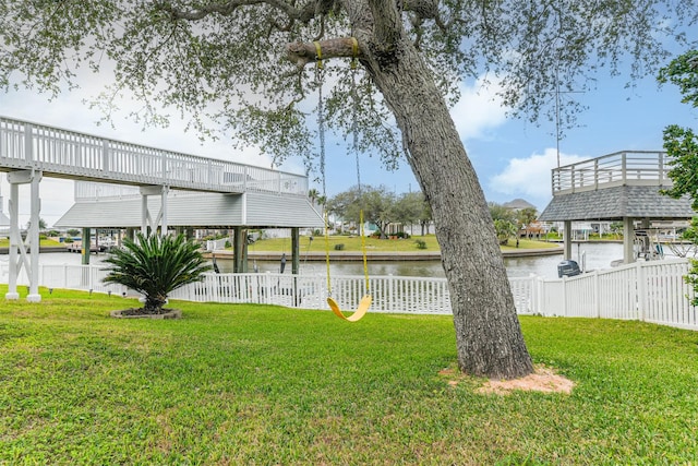 view of yard featuring a water view