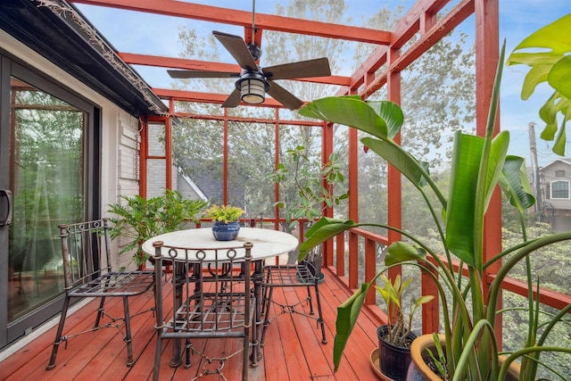 sunroom / solarium featuring ceiling fan