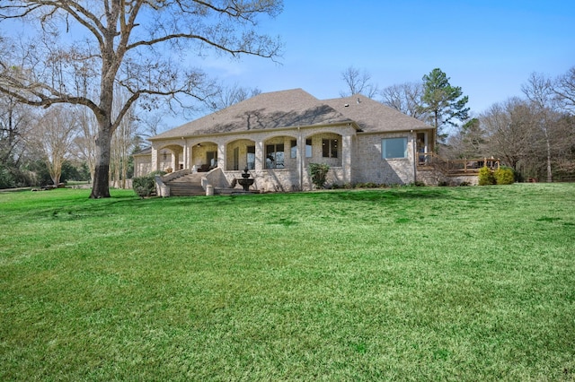 view of front facade featuring a front yard