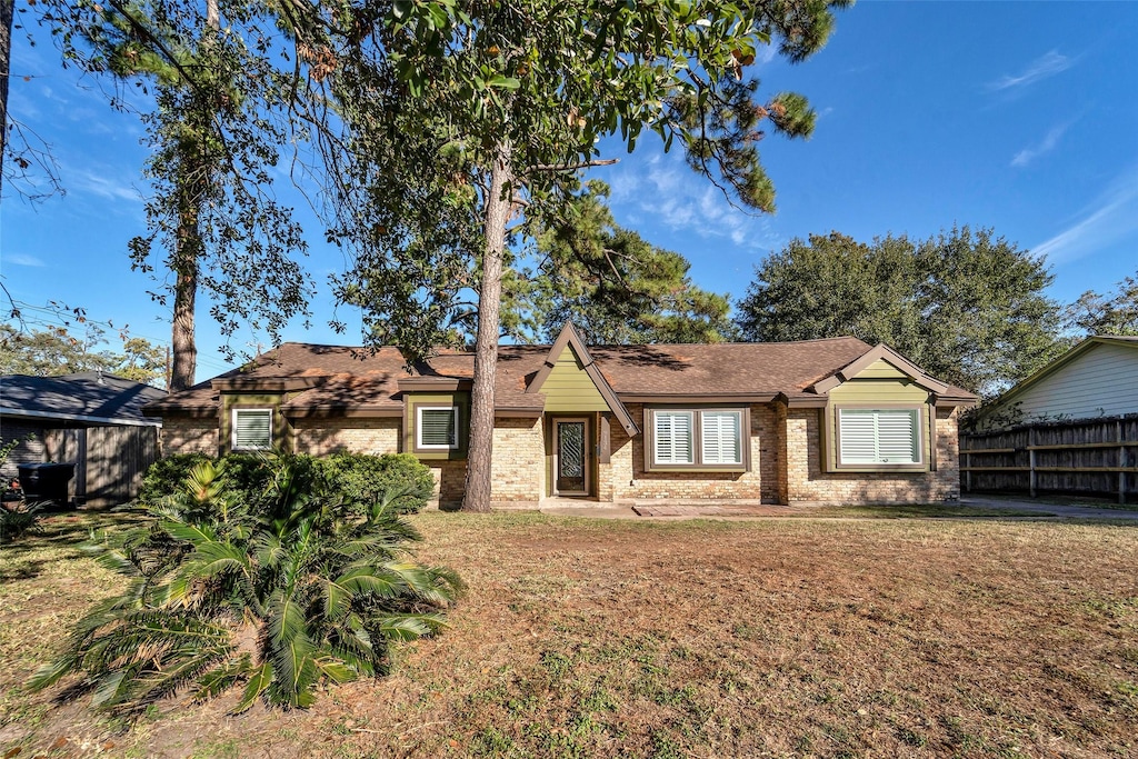 view of front of home with a front lawn