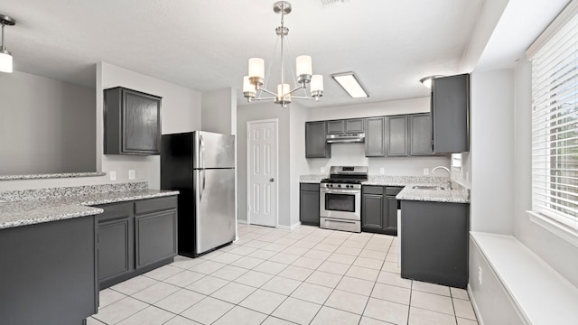 kitchen featuring appliances with stainless steel finishes, sink, decorative light fixtures, an inviting chandelier, and gray cabinets