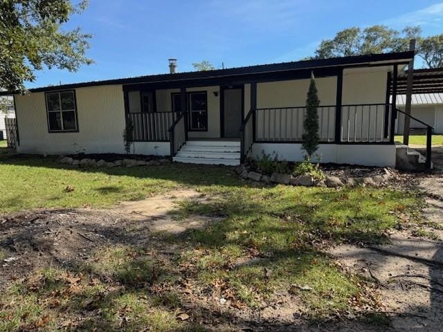 view of front of property with covered porch and a front lawn