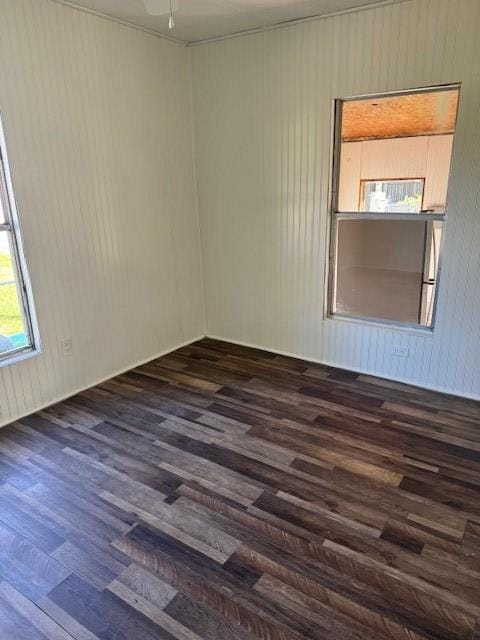 unfurnished room featuring dark hardwood / wood-style flooring and ceiling fan