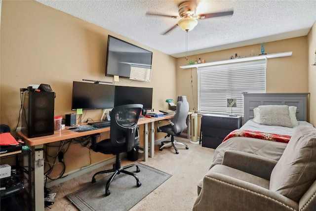 bedroom featuring a textured ceiling, light colored carpet, and ceiling fan