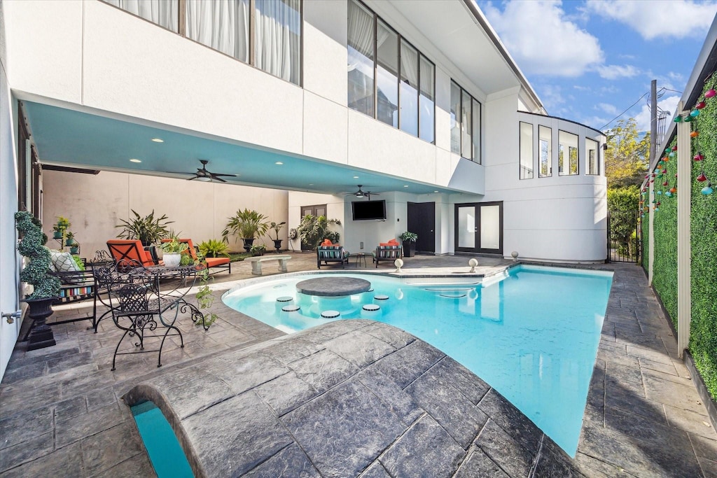 view of swimming pool with a patio area and ceiling fan