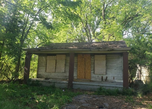 view of outdoor structure