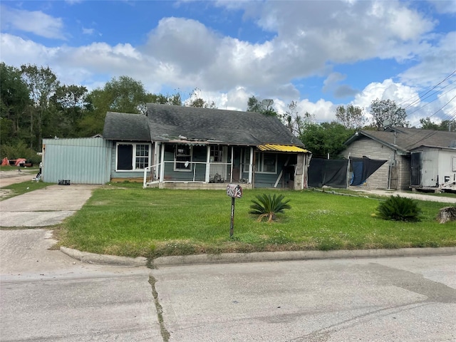 view of front of property with a porch and a front yard