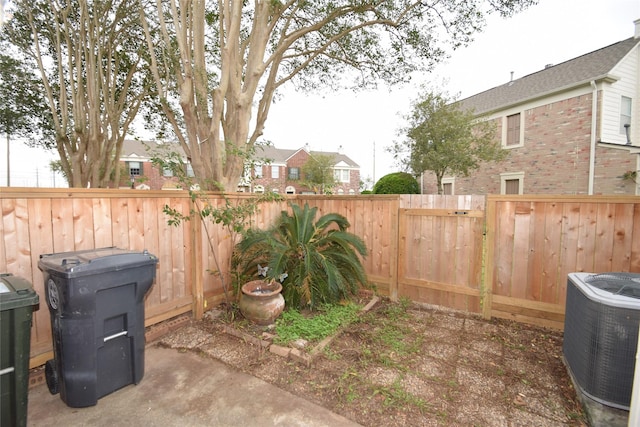 view of yard featuring cooling unit