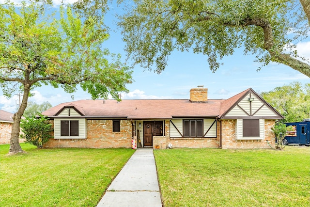 ranch-style house featuring a front lawn