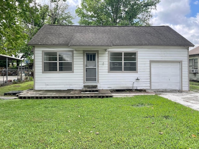 view of front facade featuring a garage and a front lawn