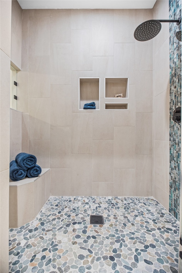 bathroom featuring tiled shower