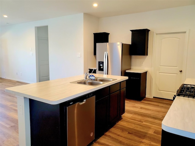 kitchen featuring light hardwood / wood-style floors, sink, an island with sink, and stainless steel appliances