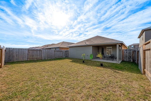 view of yard with a patio area