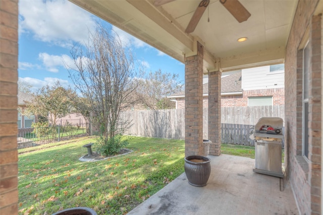 view of yard featuring a patio area