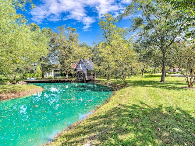 view of swimming pool with a lawn