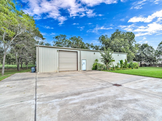 garage featuring a lawn