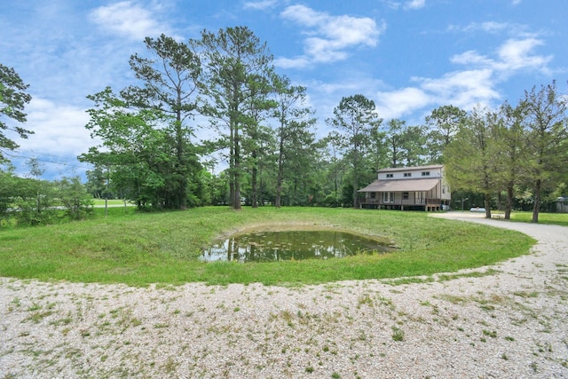 view of yard featuring a water view