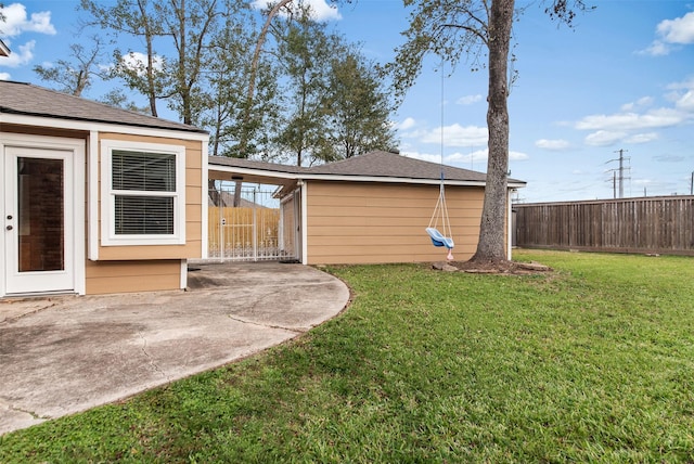 view of yard featuring a patio area