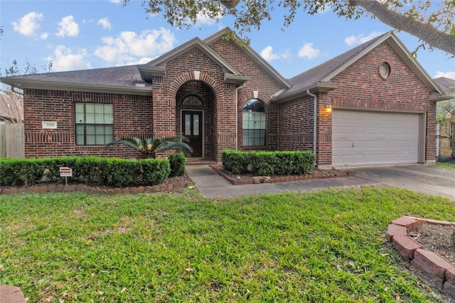 view of front facade featuring a garage and a front lawn