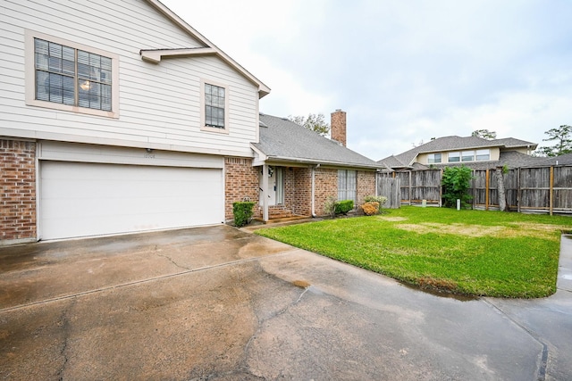 view of front of house featuring a garage and a front yard