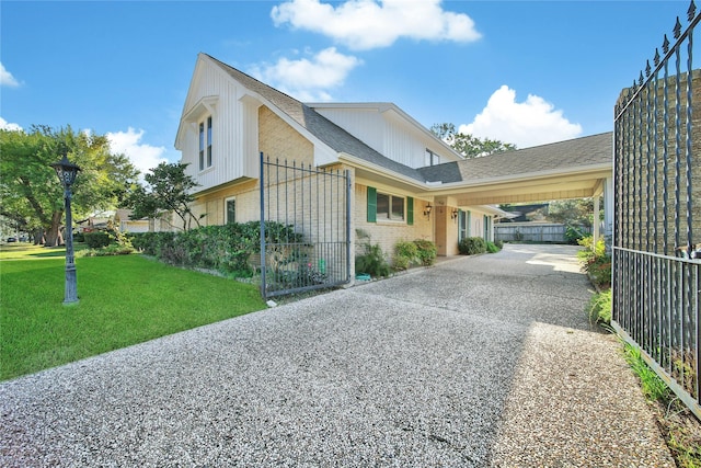 view of side of property featuring a carport and a yard