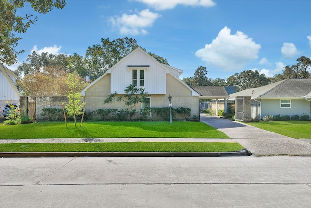 view of front of house with a front yard