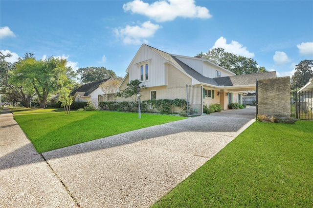 view of front of house featuring a front yard