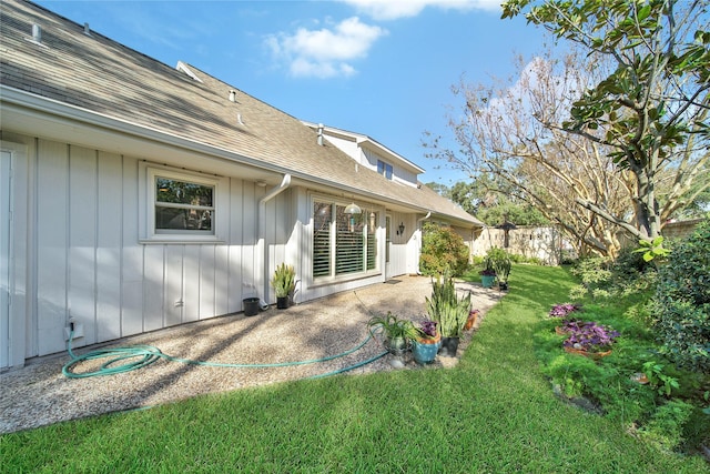 view of yard with a patio