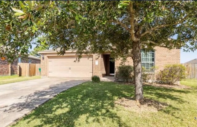 view of front of home featuring a front lawn