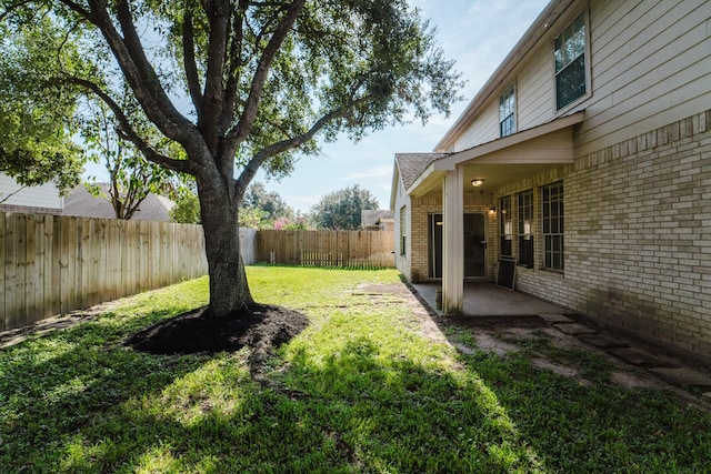 view of yard with a patio area