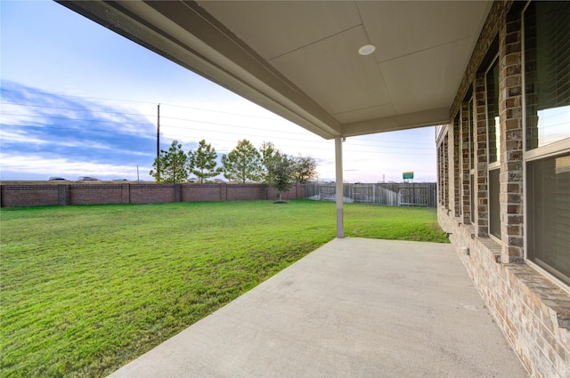 view of yard featuring a patio