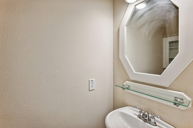 bathroom featuring sink