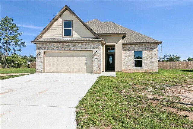 view of front of house featuring a front yard