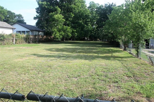 Listing photo 2 for 743 Apache St, Houston TX 77022