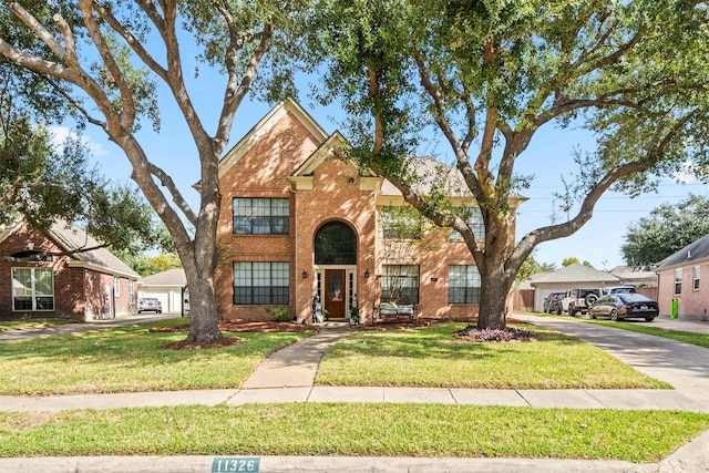 front facade featuring a front lawn