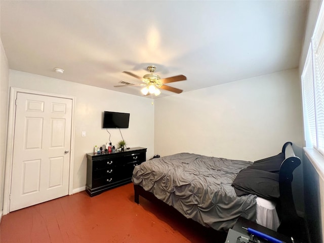 bedroom with ceiling fan