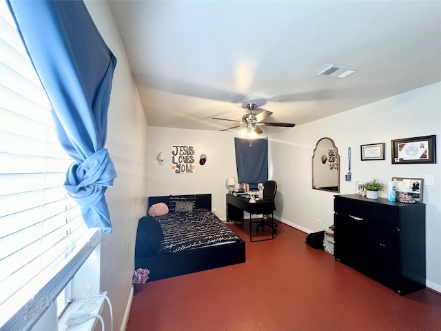 bedroom with ceiling fan