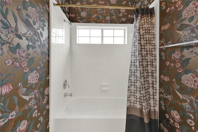 bathroom with shower / bath combo