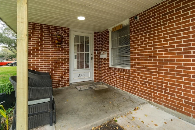 property entrance with covered porch