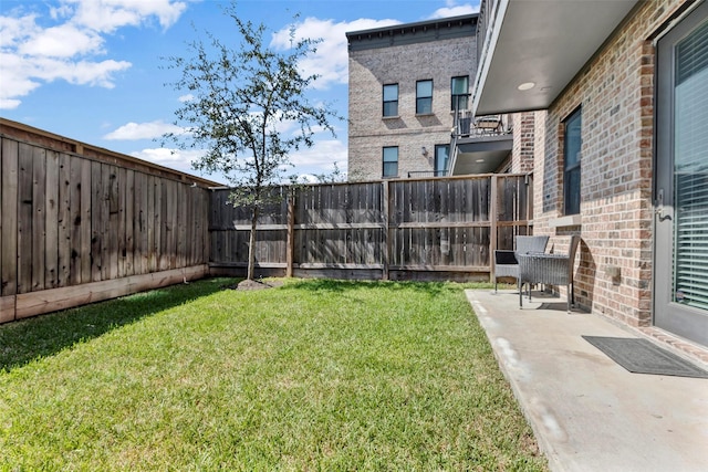 view of yard with a patio area