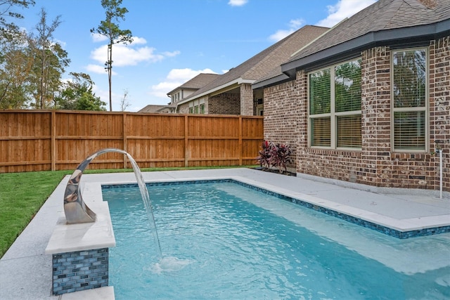 view of swimming pool