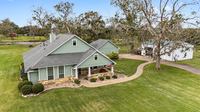 craftsman-style home featuring a front lawn and a porch