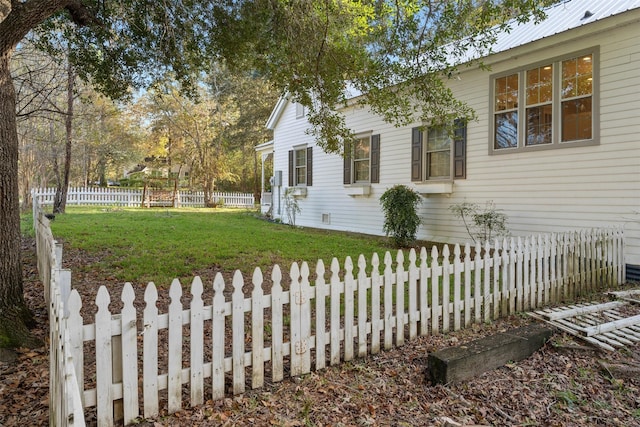 view of side of property featuring a yard