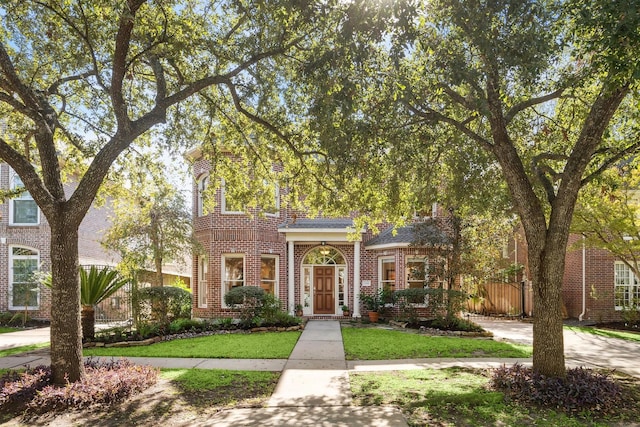 view of front facade with a front lawn