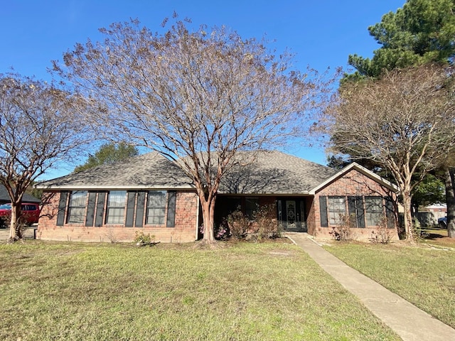 single story home featuring a front yard