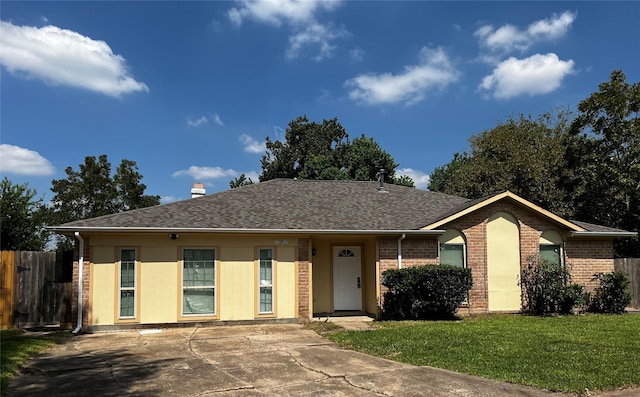 single story home with a front yard